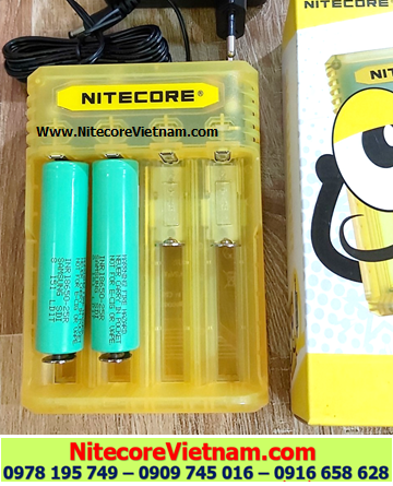 Nitecore Q4 (Bộ sạc 04 Khe Sạc kèm sẳn 02 pin SẠC 18650 SAMSUNG INR18650-25R 2500mAh dòng xả 20A lithium 3.7v) chính hãng